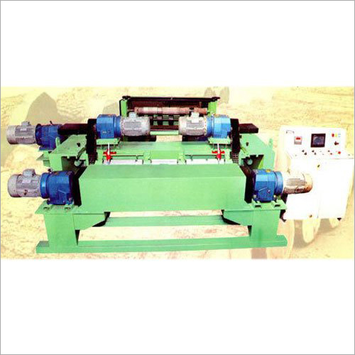 Green 65 Hp Dual Speed Servo Spindle Less Log Peeling Machine