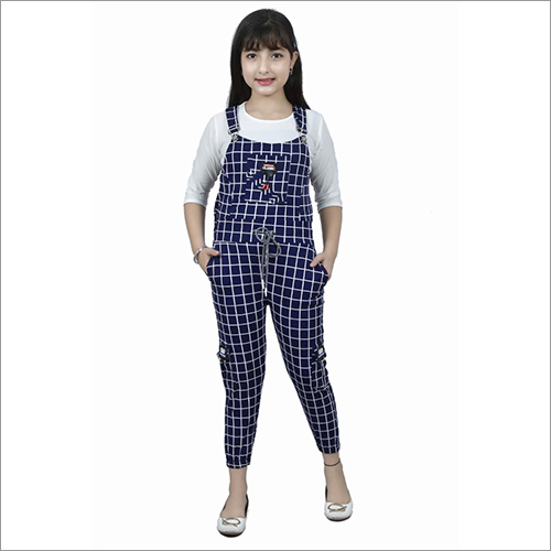 किसी भी रंग की लड़कियों ने डांगरी पैंट चेक किया