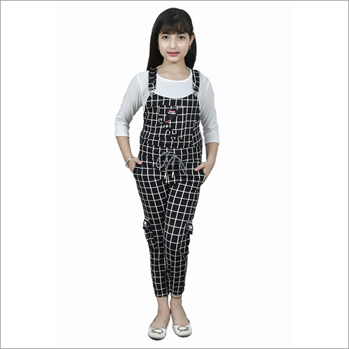 किसी भी रंग की लड़कियों की काली डांगरी पैंट