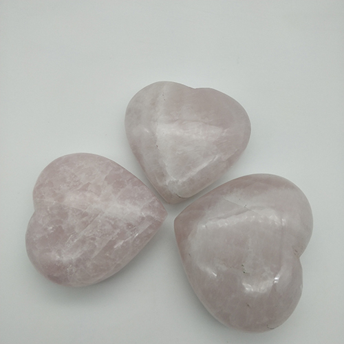 रेकी और मेडिटेशन को ठीक करने के लिए नेचुरल रोज़ क्वार्ट्ज़ हार्ट