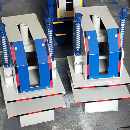 Manual Slipper Making Machine - Semi-Automatic Operation, Customizable Rubber Shaping for Various Sizes