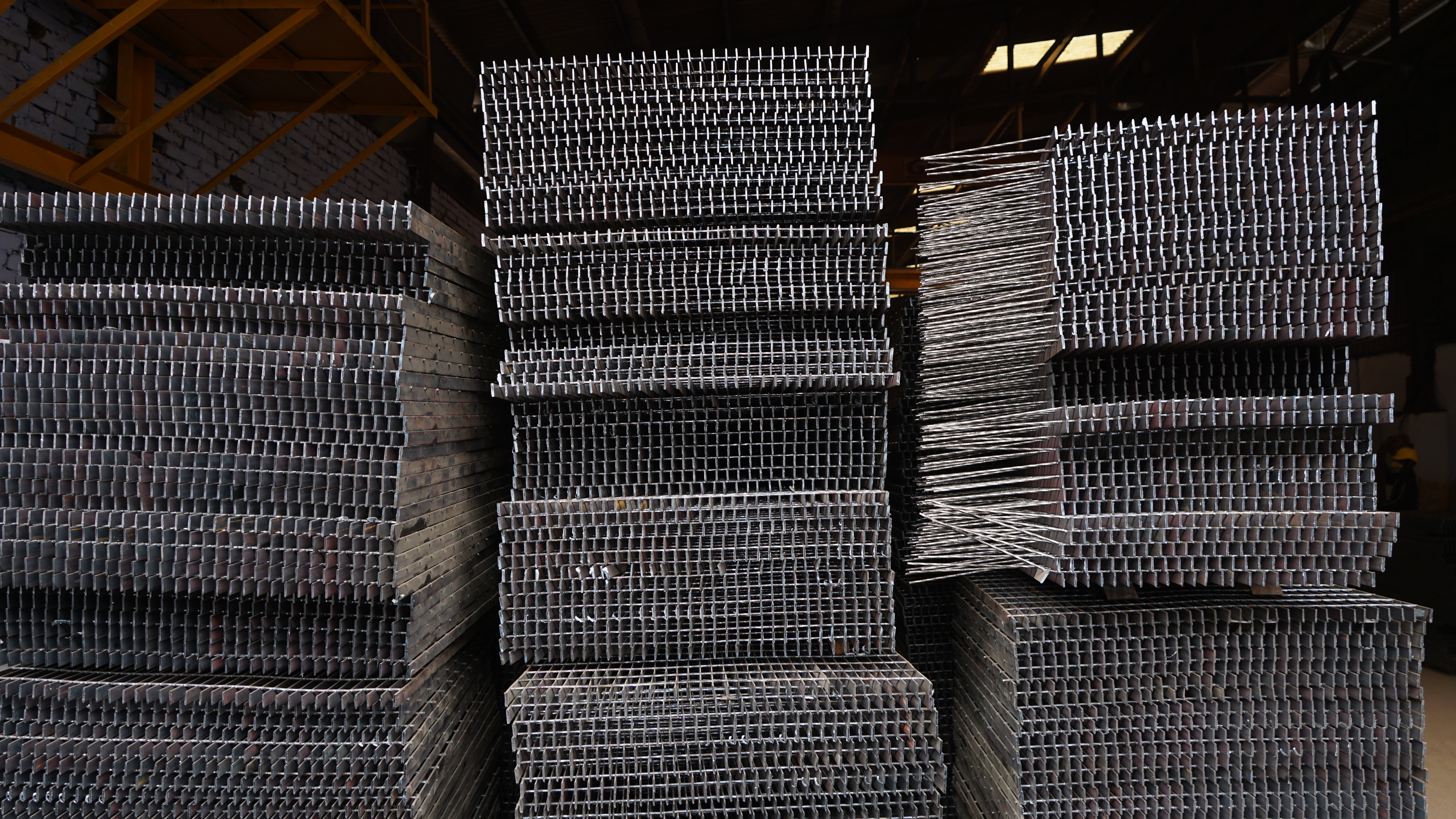 Step Thread Grating Application: Walk Ways