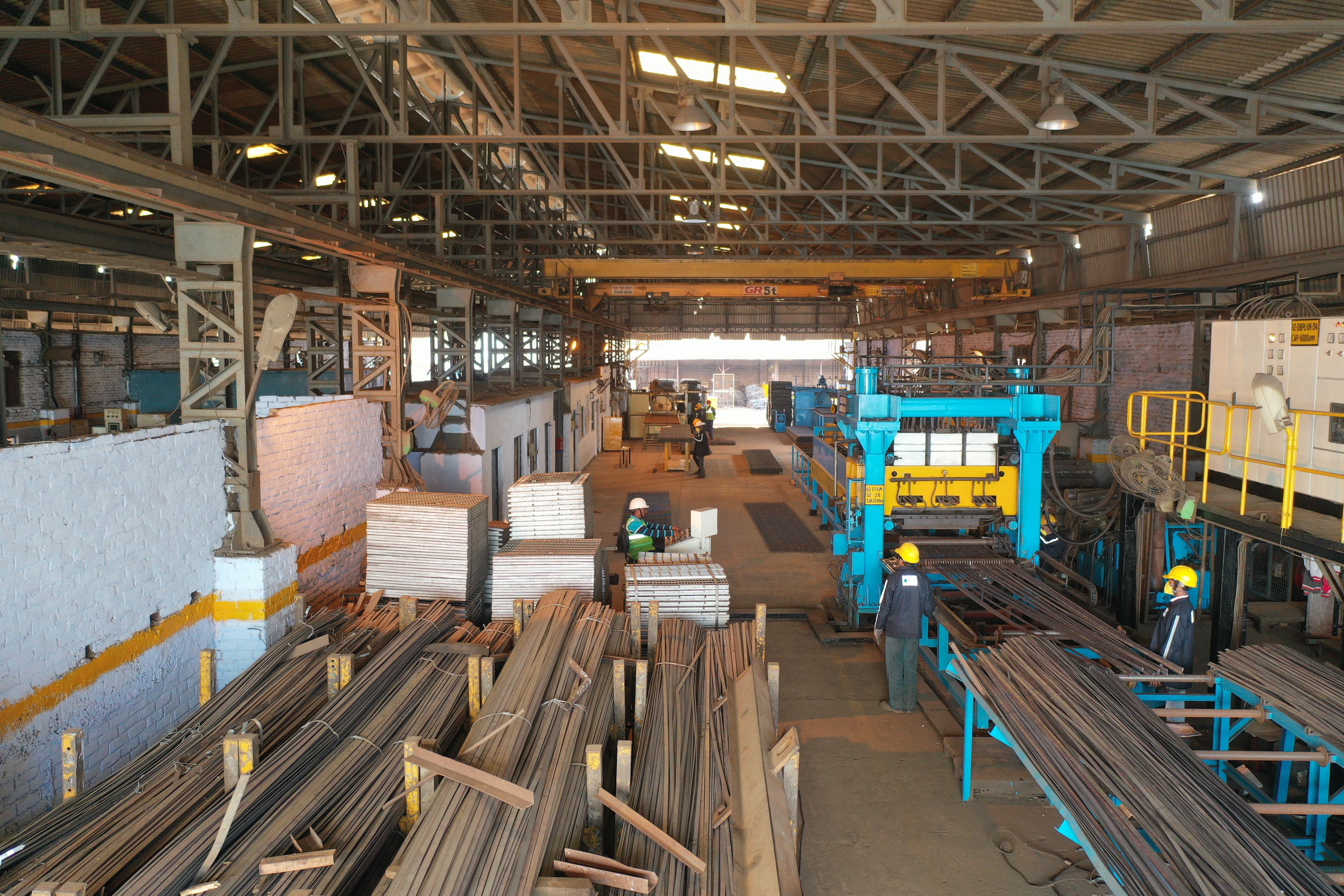Building Steel Structures - Mild Steel, Customized Shapes , Fire Resistant And Earthquake Resistant Features