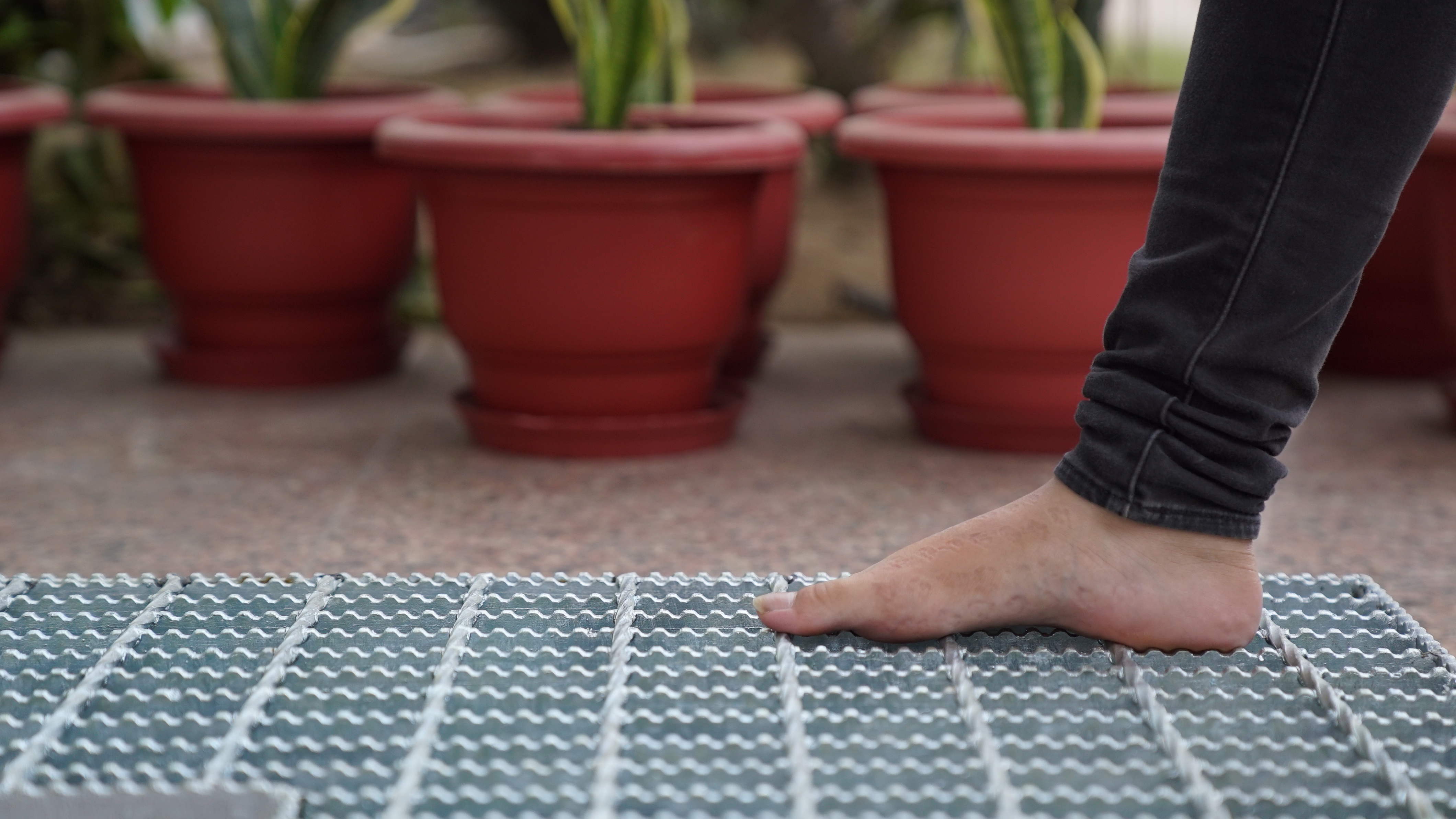 Plain Grating Application: Walk Ways
