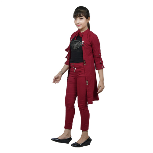 किसी भी रंग की लड़की का मैरून घुटने की लंबाई वाला श्रग 3 पीस के साथ