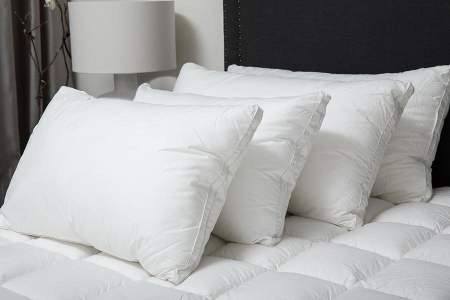 Hotel Bedding Set - Color: White And Dyed