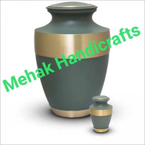 बहुरंगा पीतल के बड़े कलश