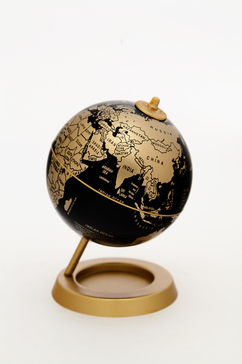 Globe 405v - 16cm Height | Durable Plastic Material, Ideal For Educational Use
