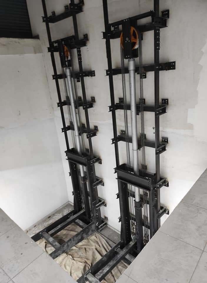 Hydraulic Goods Lifts Car Dimension: As Per Customer Required