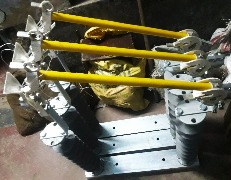 33 Kv Polymer Drop Out Fuse Application: Pole Line Fittings And Substation Fittings