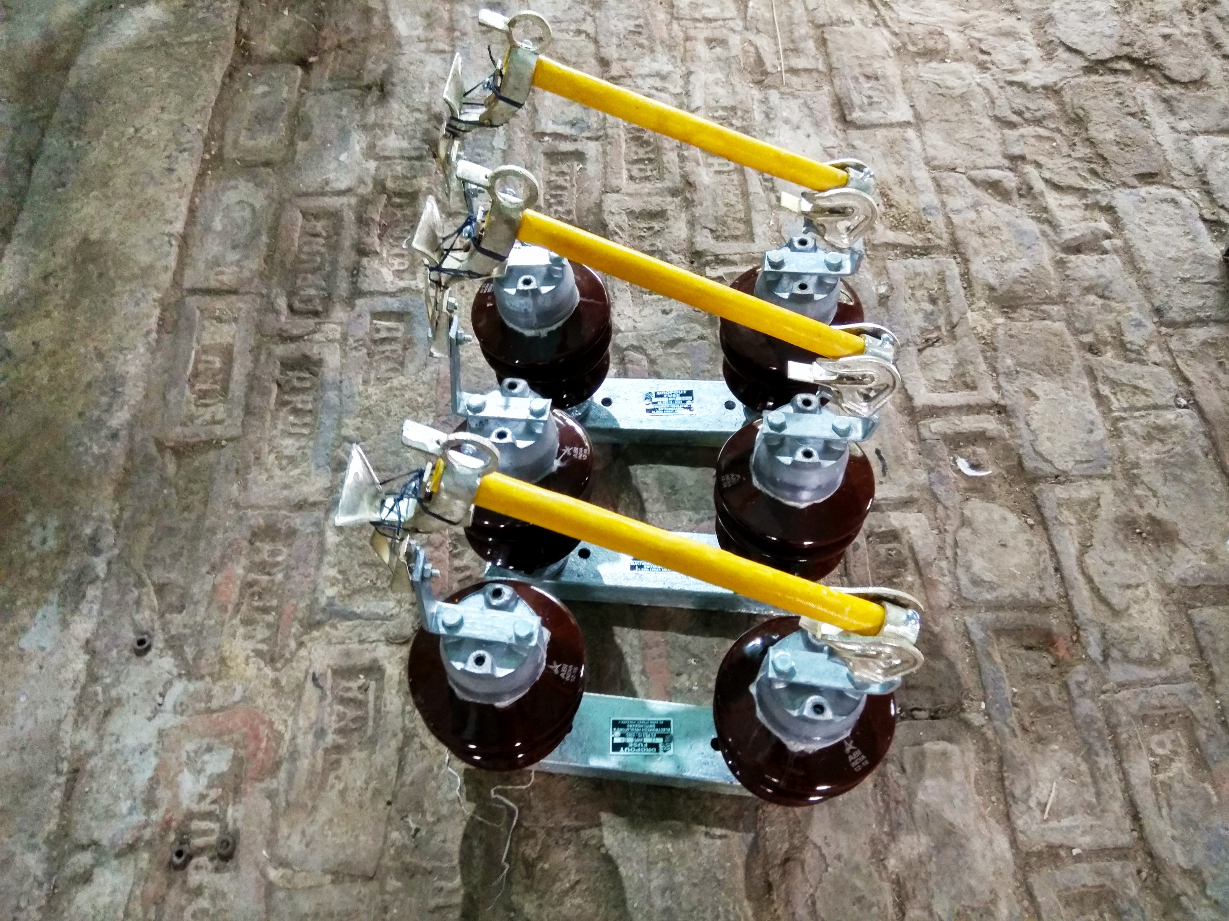 11 Kv Drop Out Fuse Application: Pole Line Fittings And Substation Fittings