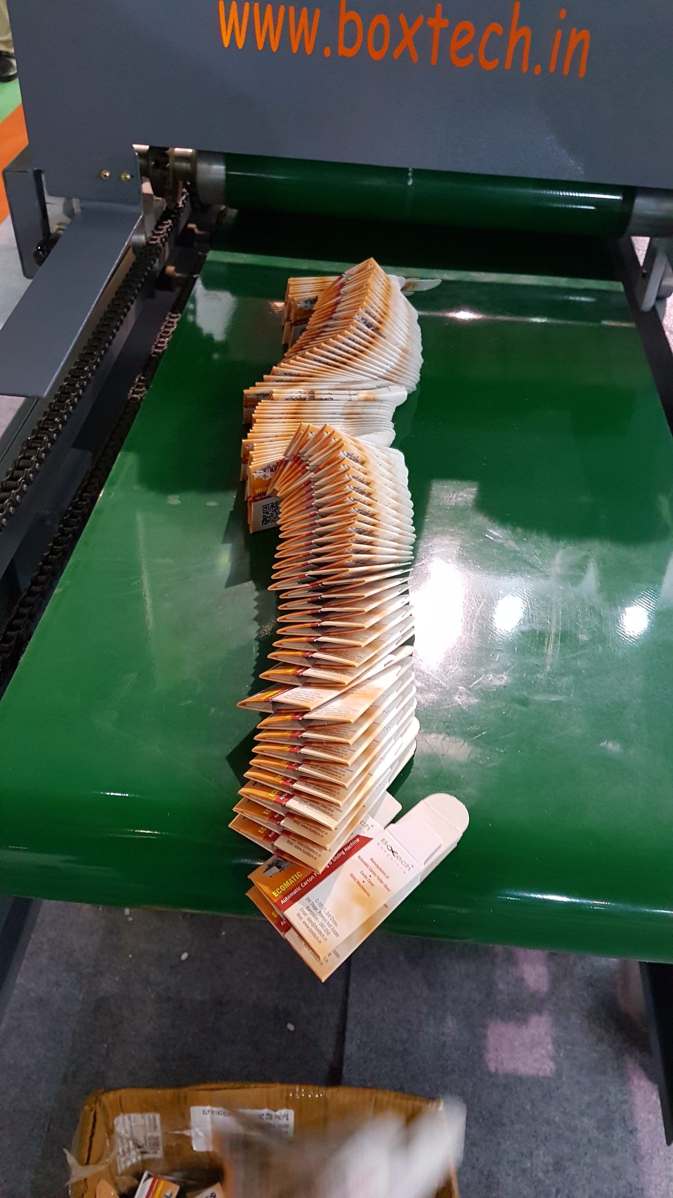 Fully Automatic Box Pasting Machine