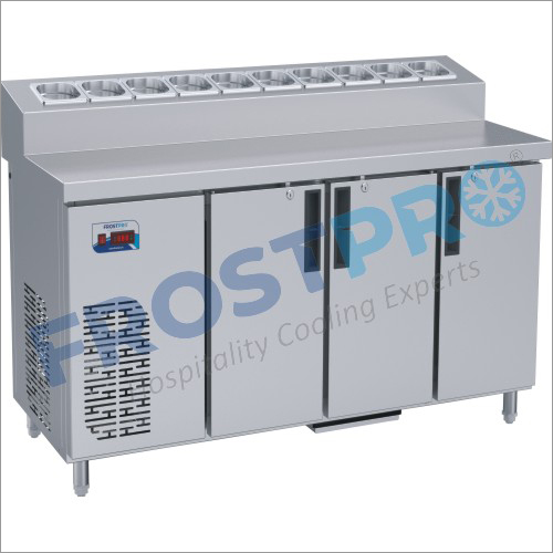 दो दरवाजे वाले अंडरकाउंटर चिलर के साथ फ्रॉस्टप्रो मेकलाइन