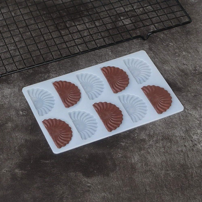 10 Cavity Ruffle Fan Shape Chocolate Garnishing Mould - Silicone Material, 20 X 13 X 0.3 Cm Dimensions, White Shade | Kitchen Silicone Chocolate Mould, 50 Gms Weight