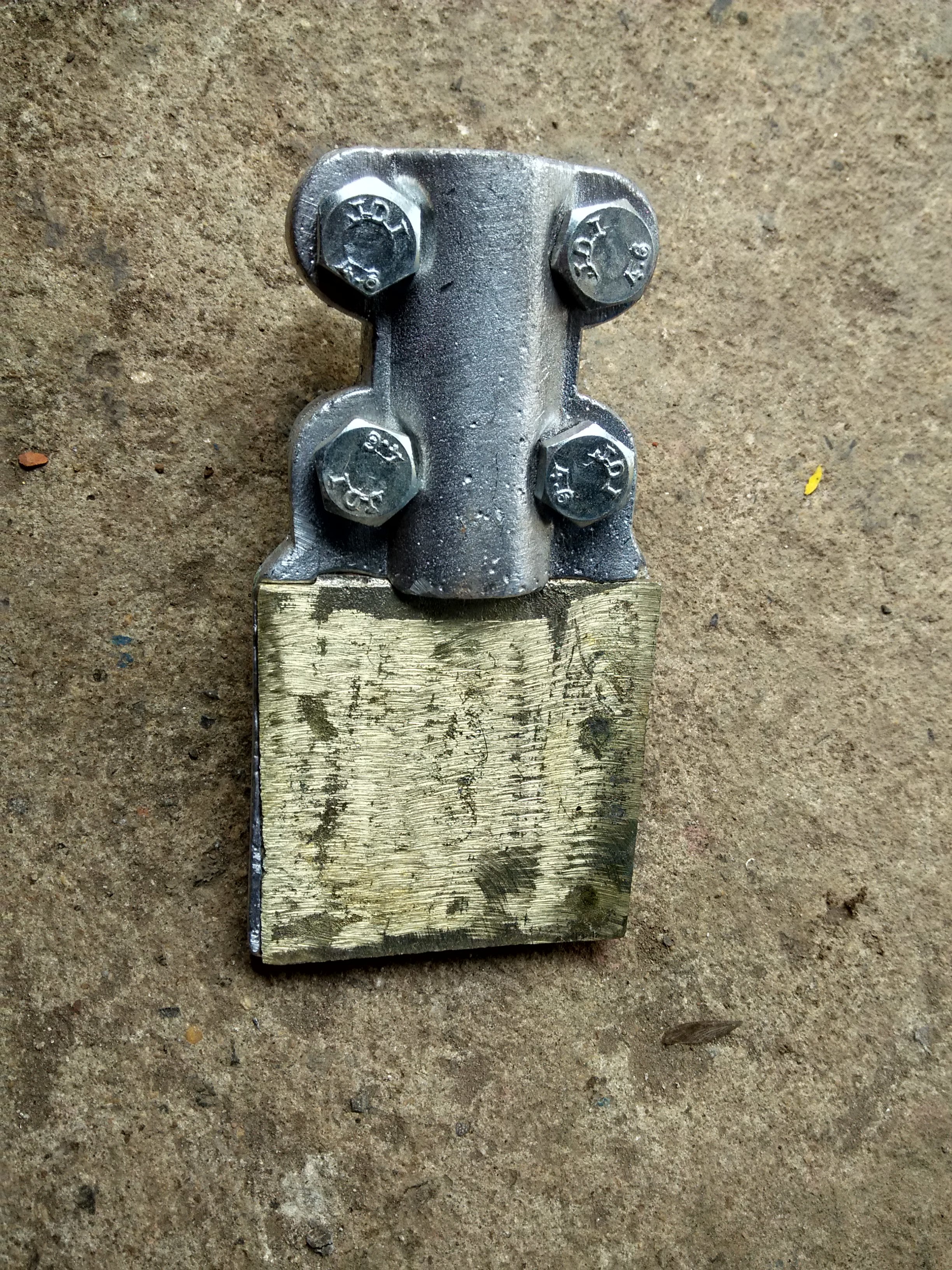 Aluminium Pad Connectors - Is Specification Compliant, 600-2000 Amps, Silver Rectangular Shape, Customizable Design