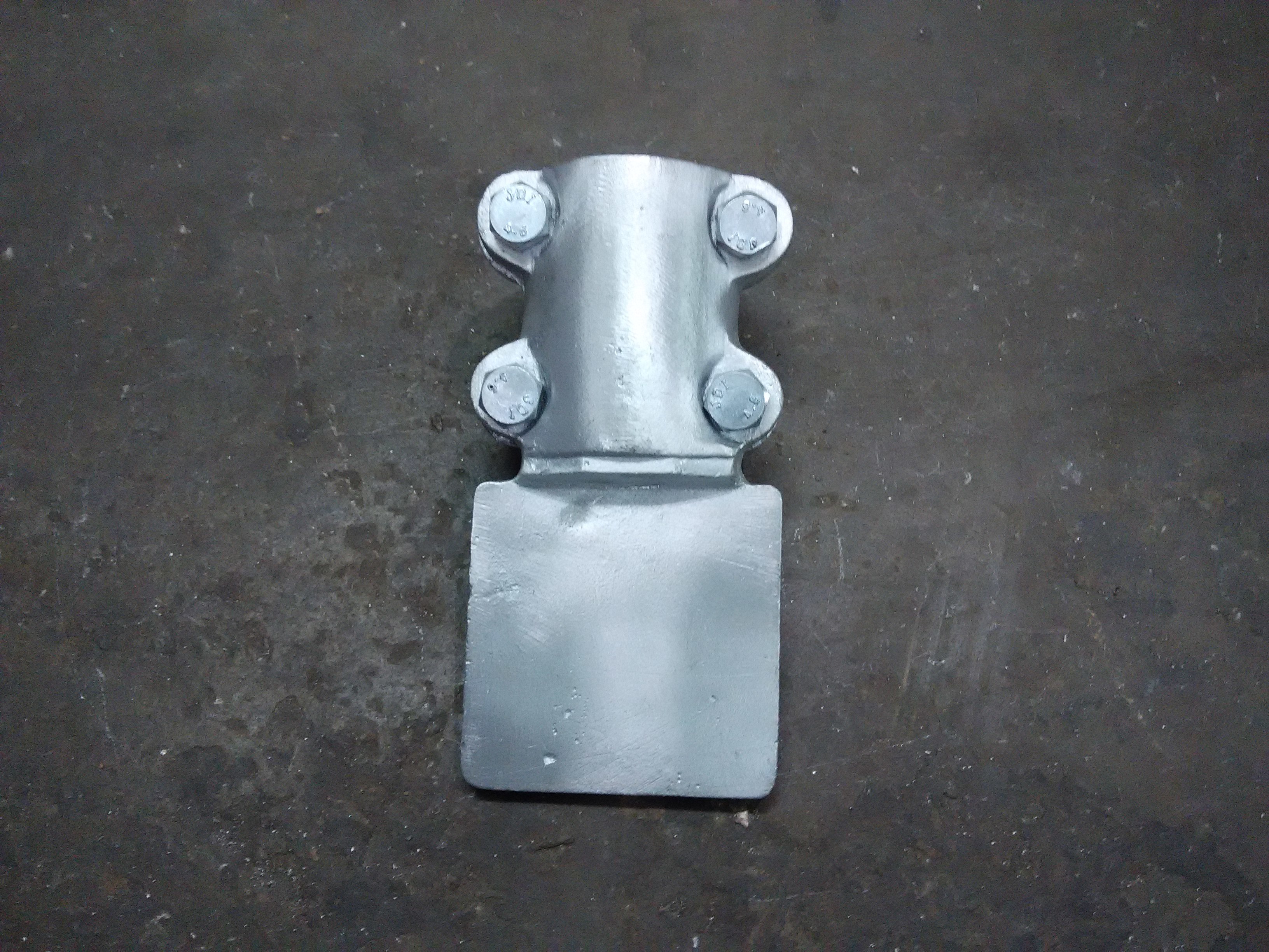 Aluminium Pad Connectors - Is Specification Compliant, 600-2000 Amps, Silver Rectangular Shape, Customizable Design