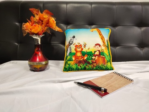 फिलर के साथ जुरासिक प्रिंटेड कुशन कवर 30*30cms