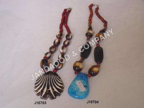 रेसिन से बनाई गई हार