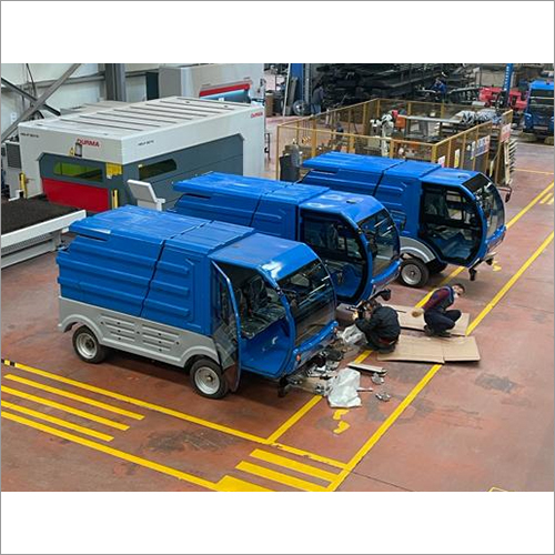 Street Sweeper - 34-60 Kw Motor, 0-10 Km Sweeping Speed, 1400-2000 Mm Sweeping Width, 0.75-2.5 M3 Tank Volume, Plastic Material, Warranty Included