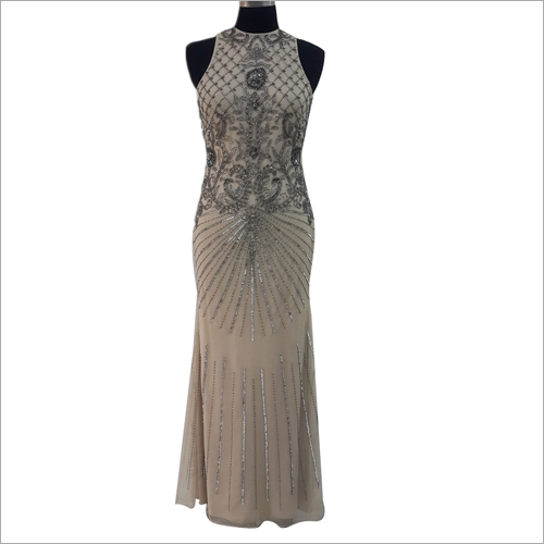 मॉडर्न लेडीज़ सेक्विन इवनिंग फिट गाउन