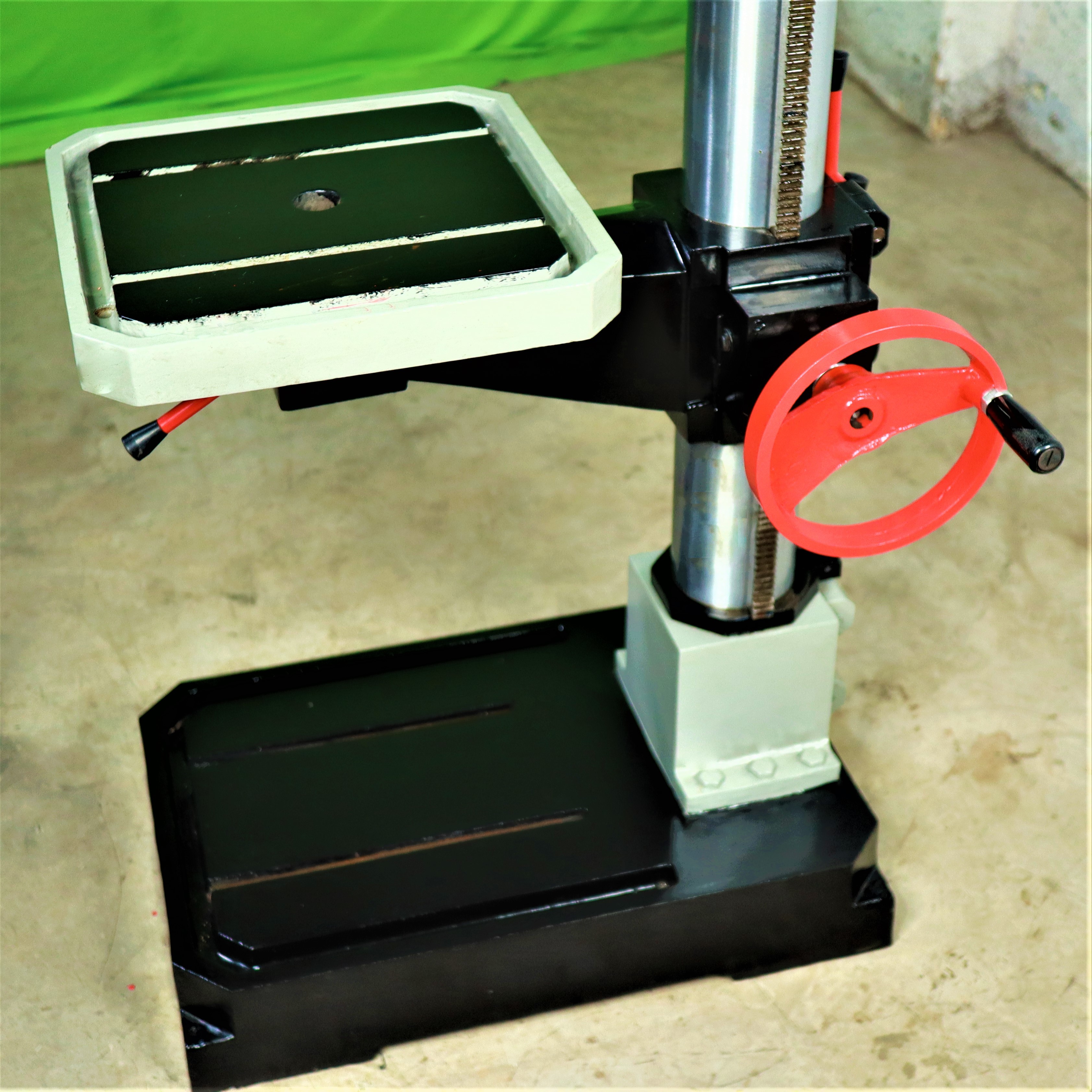 Semi-automatic Geared Pillar Drill Machine 38 Mm