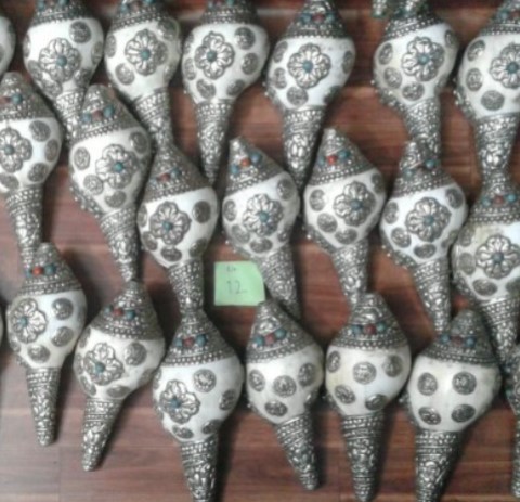 Natural White Metal Decorate Conch Shell