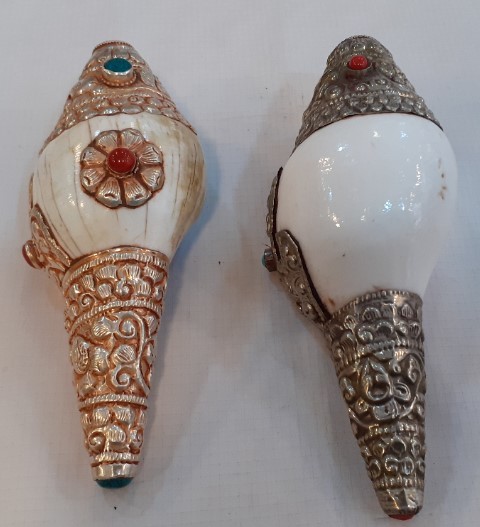 Natural White Metal Decorate Conch Shell