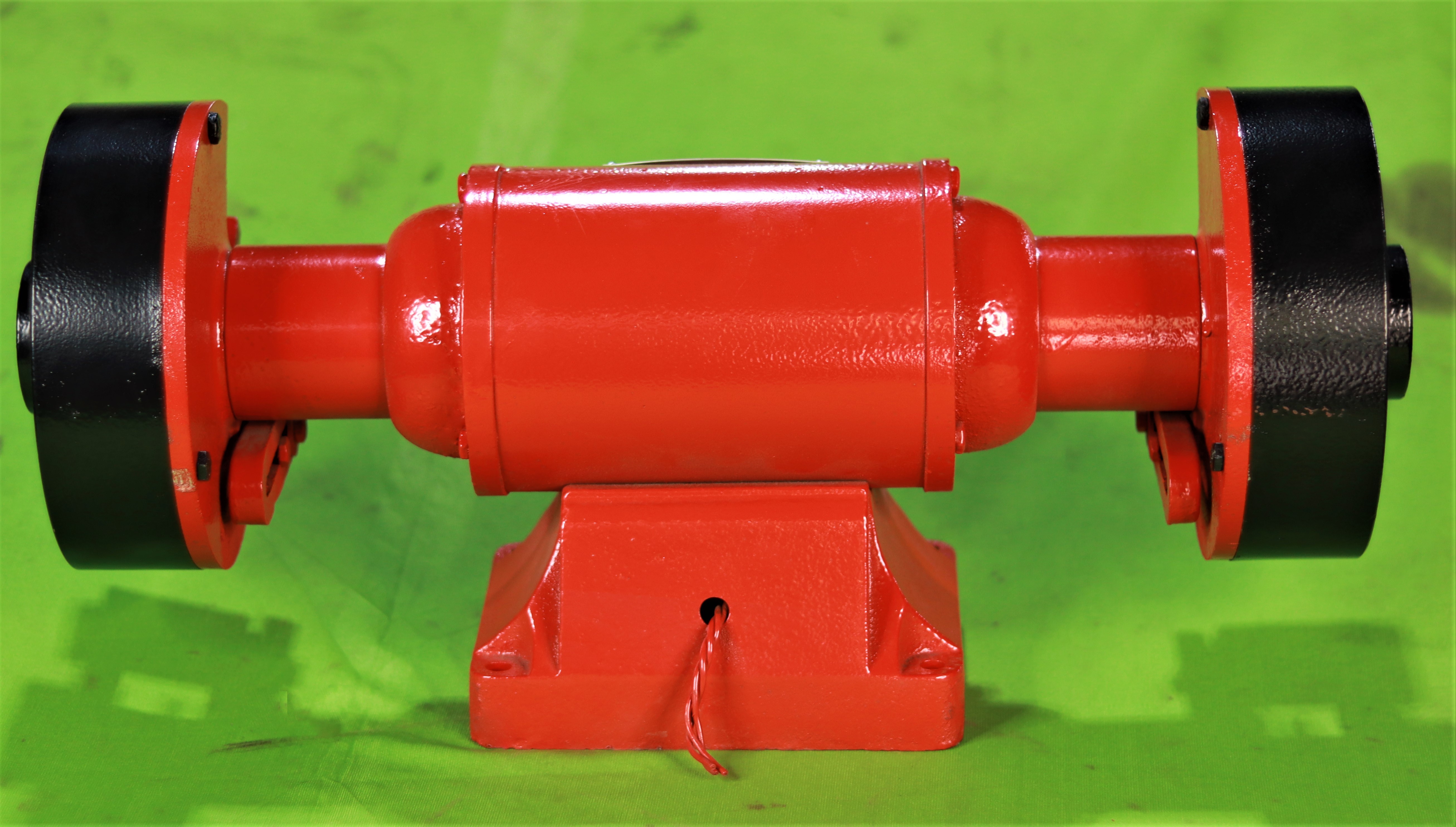 Cast Iron Light Duty Pipe Type Bench Grinder (Two Bearings)