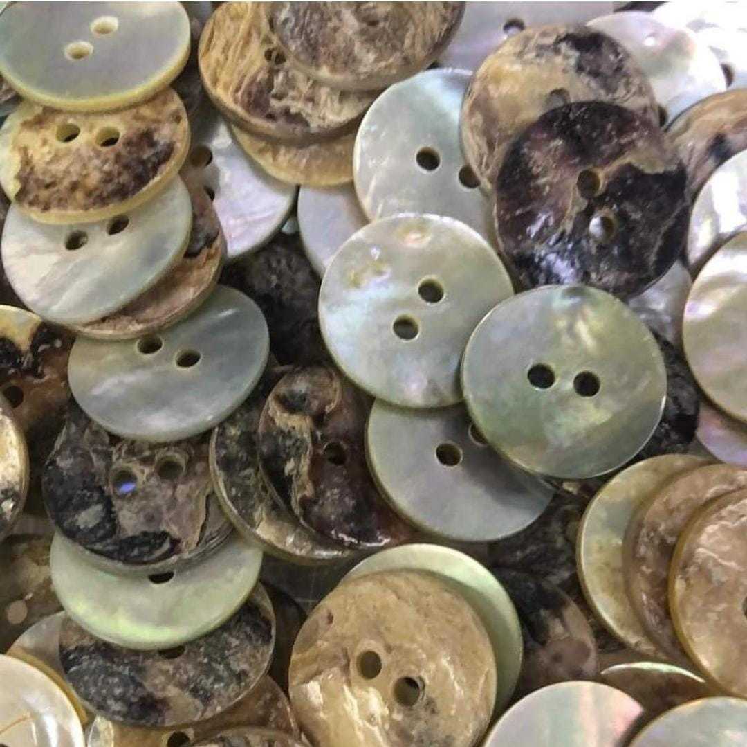 Natural Akoya Shell Buttons - Shape: Round