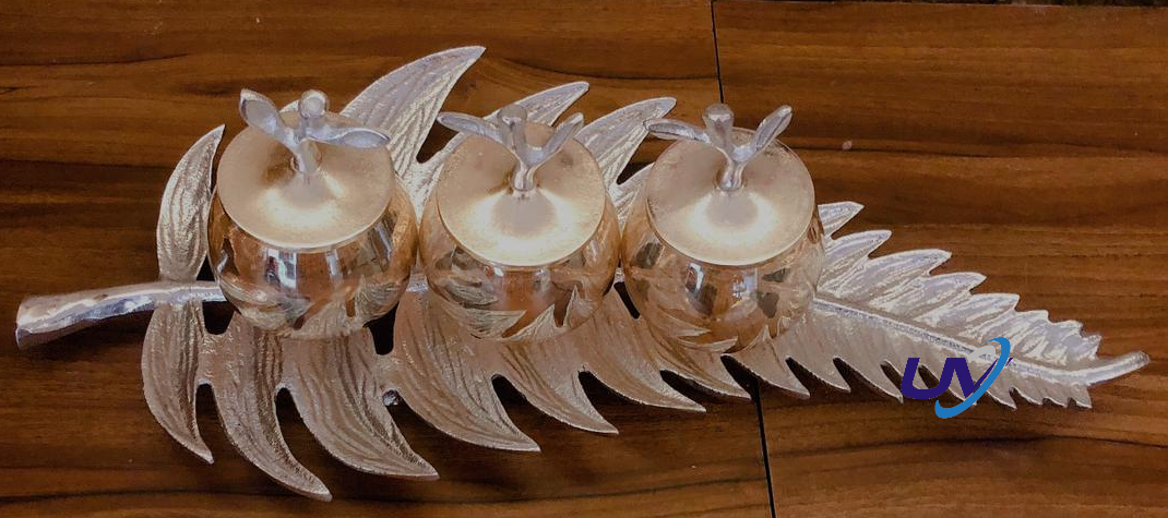Metal Leaf Tray With 3 Jars - Color: Golden Or Silver