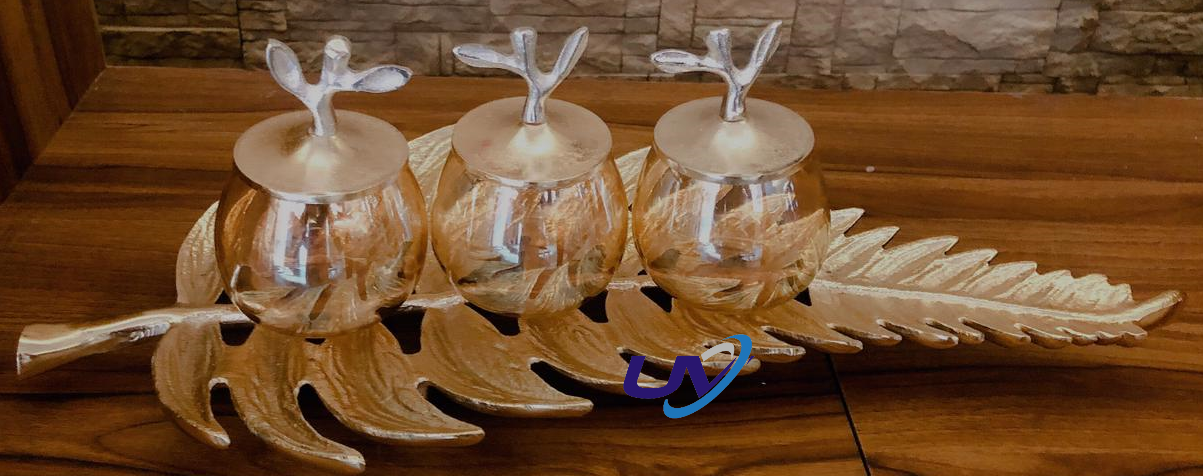 Metal Leaf Tray With 3 Jars - Color: Golden Or Silver