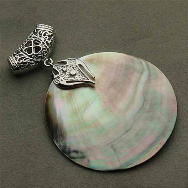 Shell Pendant - Color: Multi