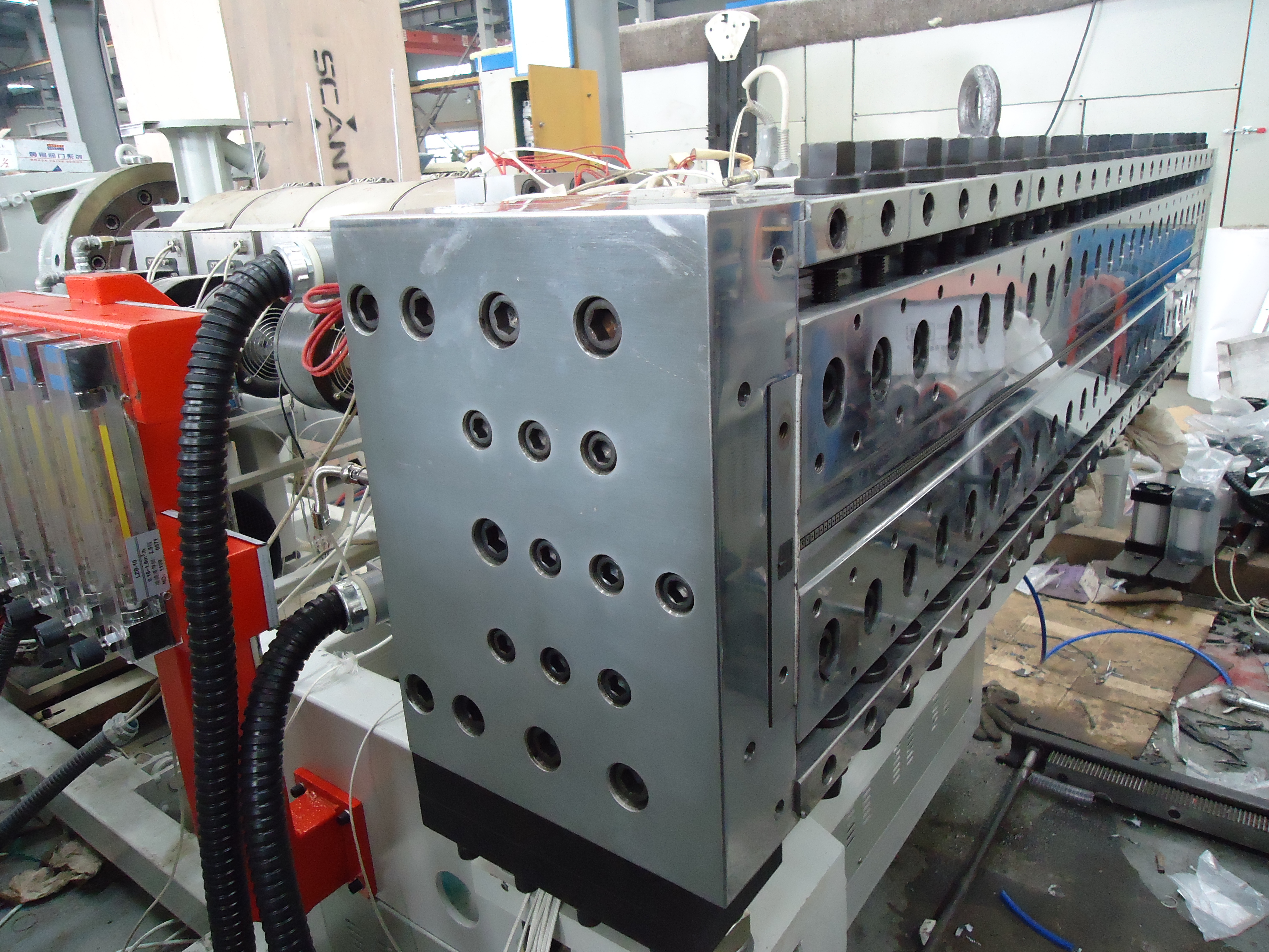 Plastic Hollow Universal Sheet Making Machine - Pp, Pe, Pc, Abs, Ps, Pmma | 22x2x2.2m Dimension, 120mm Screw Diameter, 400 Capacity, Automatic, Plc Control, 2-year Warranty, Direct Drive