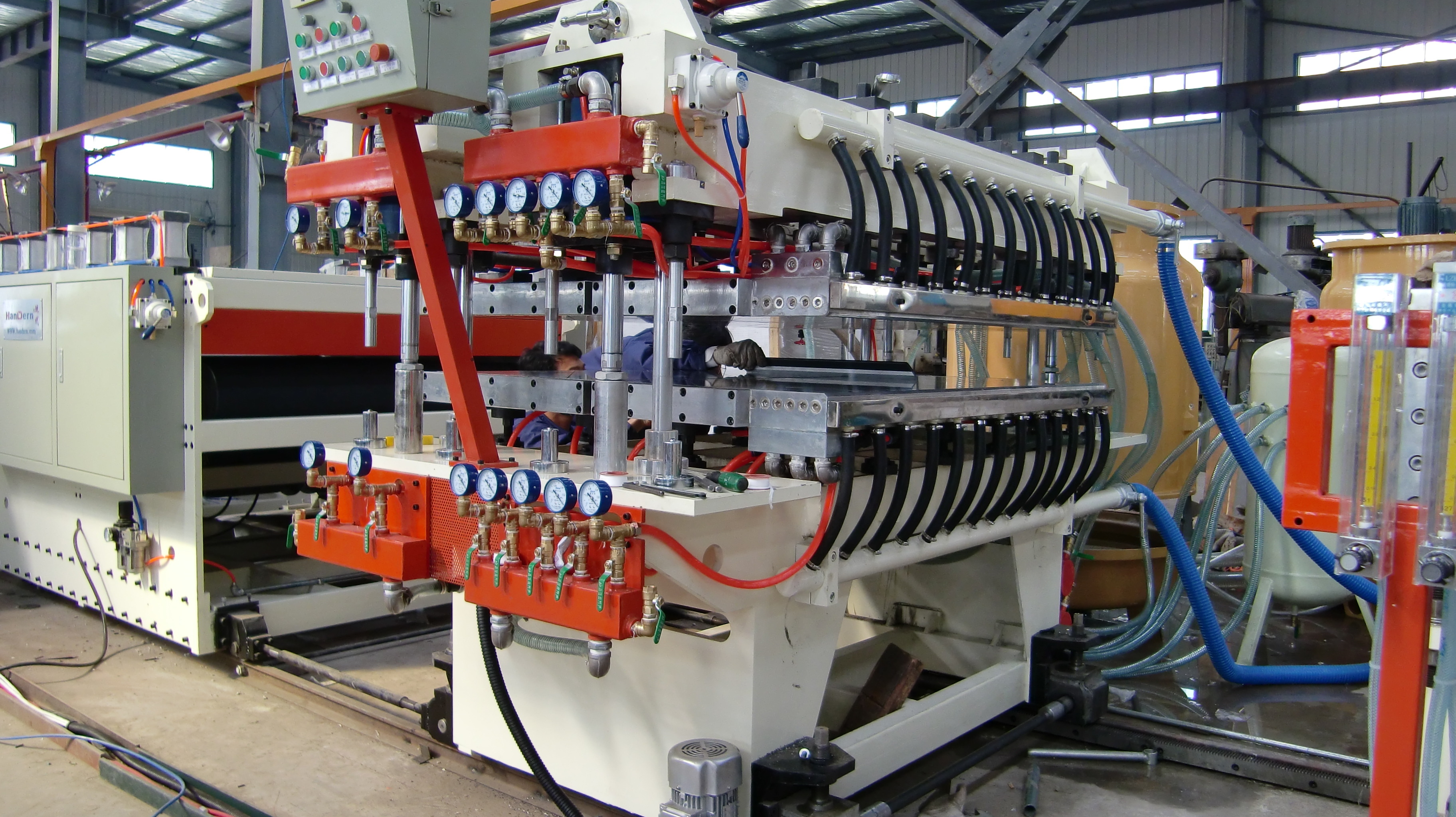 Plastic Hollow Universal Sheet Making Machine - Pp, Pe, Pc, Abs, Ps, Pmma | 22x2x2.2m Dimension, 120mm Screw Diameter, 400 Capacity, Automatic, Plc Control, 2-year Warranty, Direct Drive
