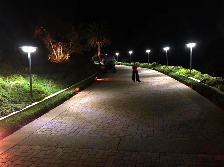Black Solar Led Courtyard Lamp 120w With Remote-controller Motion Sensor (Built-in 15000 Mah Lifepo4 Battery And 15 W Solar Panel - Cool White 6500k)