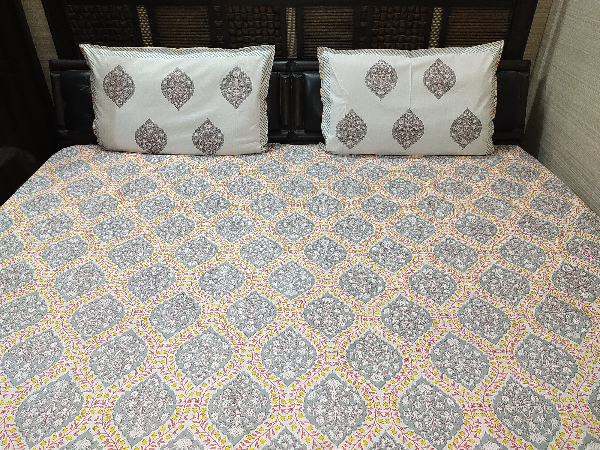 Multi Abc Textile Printed Pure Cotton King Size Double Bedsheet & 2 Pillow Covers (100x108 Inches)