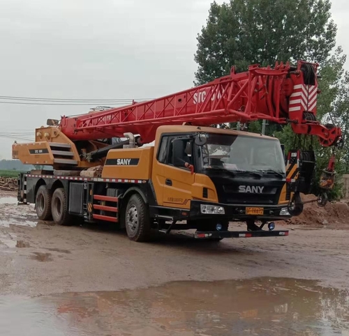 25 टन प्रयुक्त ट्रक क्रेन आवेदन: स्टोरेज यार्ड