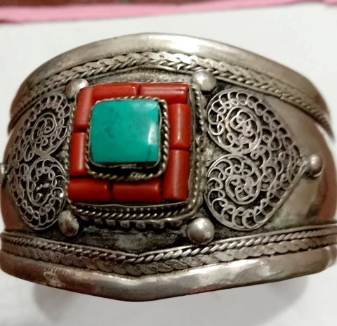 White Metal Bangles Gender: Women