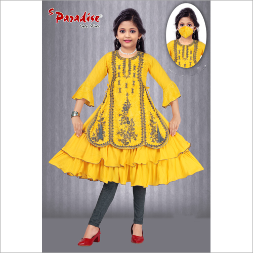 मास्क के साथ पैंट के साथ लंबी पीली कुर्ती सेट आयु वर्ग: 1-12 वर्ष