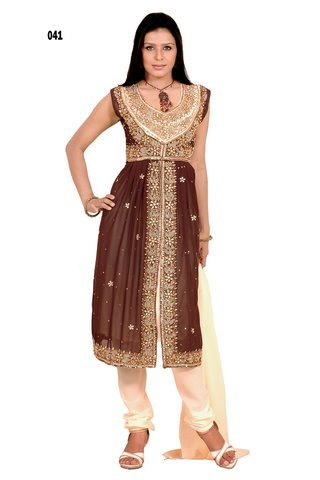 फैशन महिलाओं के सूट