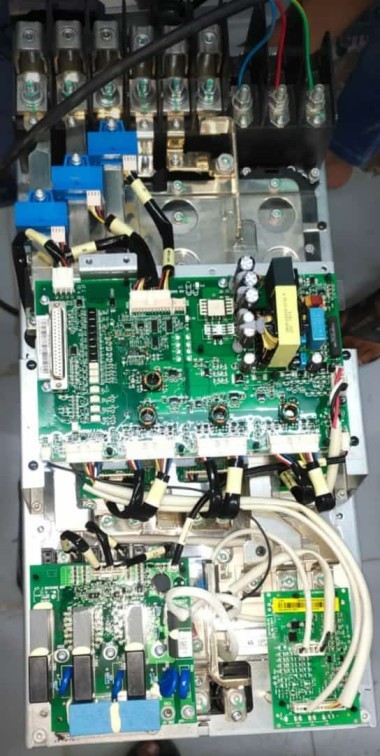 Abb Ac Drive - 100hp, 150a | Black And White Ac Drive For Industrial Applications
