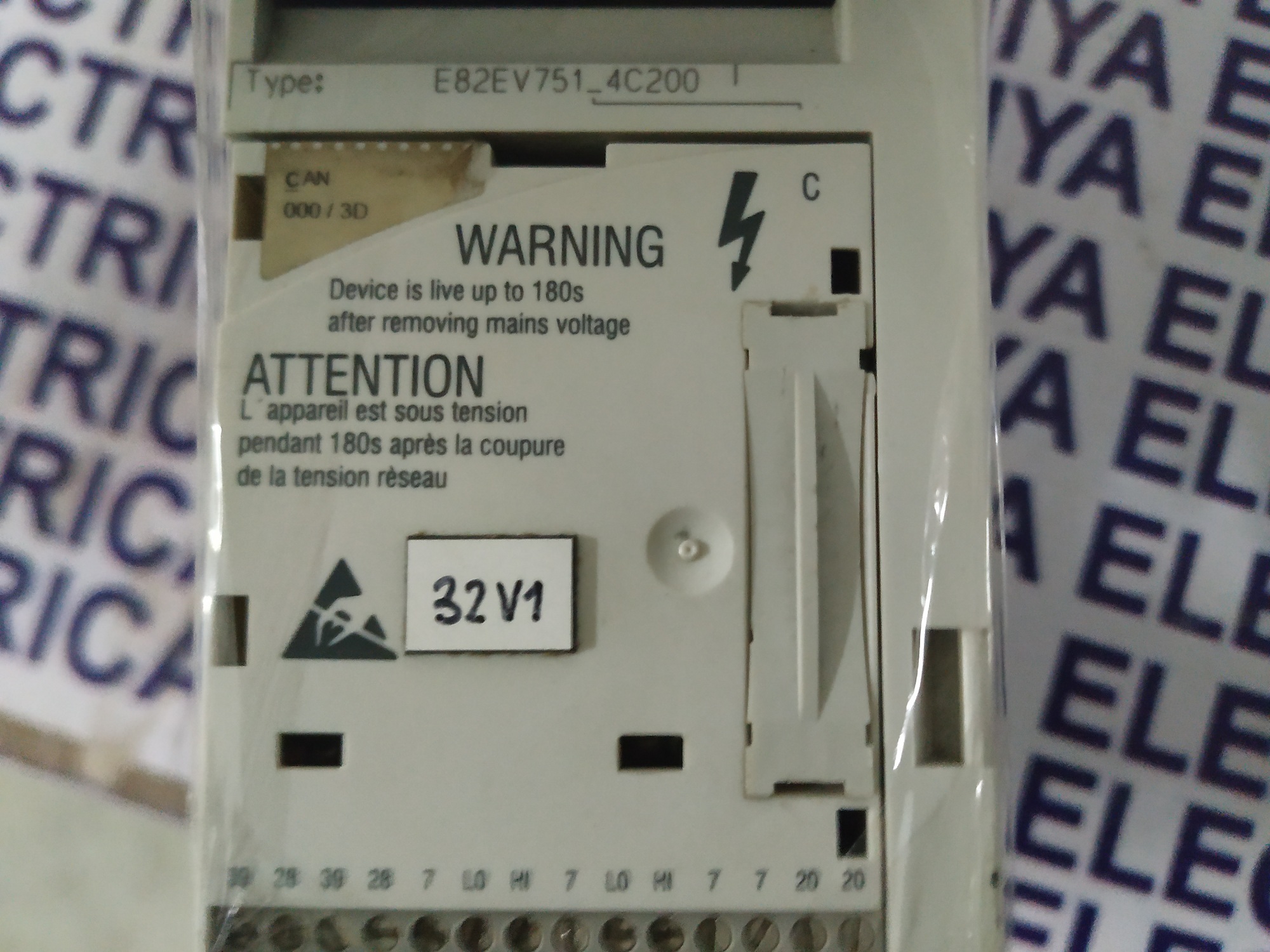 Lenze Drive E82ev751-4c200 - Industrial Abs And Metal, 207x110x175mm, Grey Textured | 0.75 Kw, 3-phase Ac Motor Drive, Vector Control, Canopen & Rs485, Integrated Dc Braking