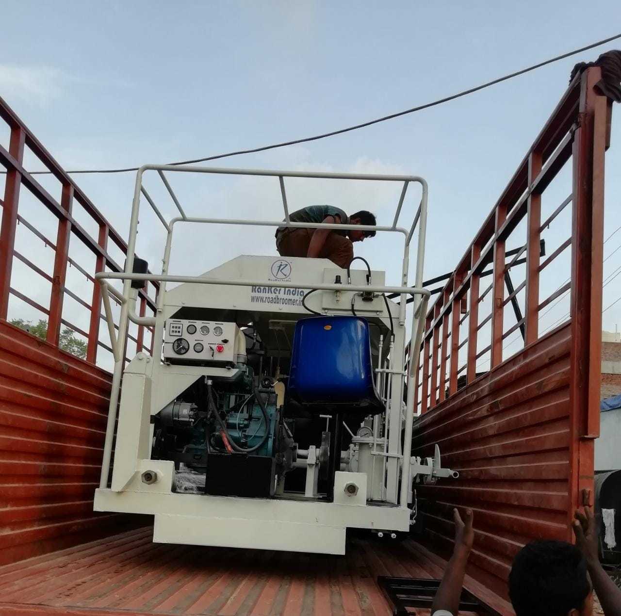 Bitumen Pressure Distributor - Automatic Grade: Semi-automatic