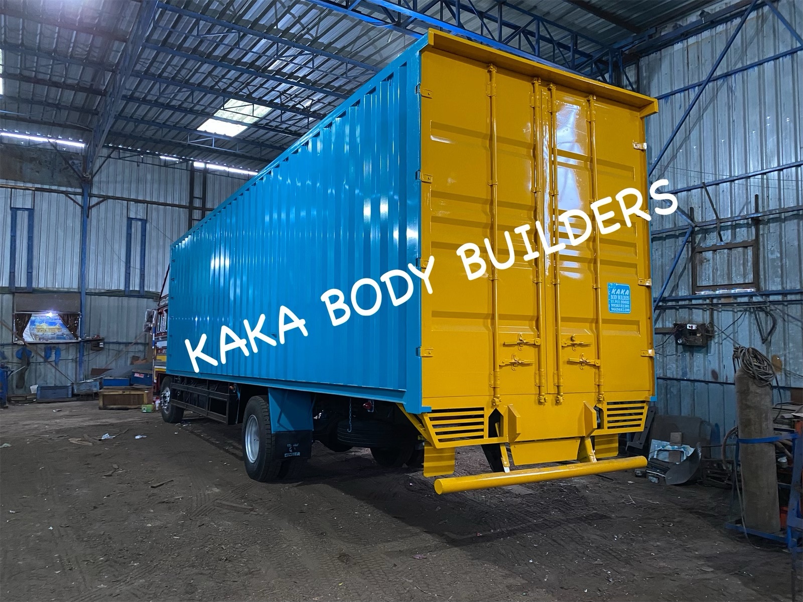 Truck Container Weight: 650 Kilograms (Kg)