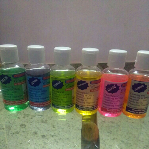 रंग: सफेद फिनाइल कॉन्सेंट्रेट