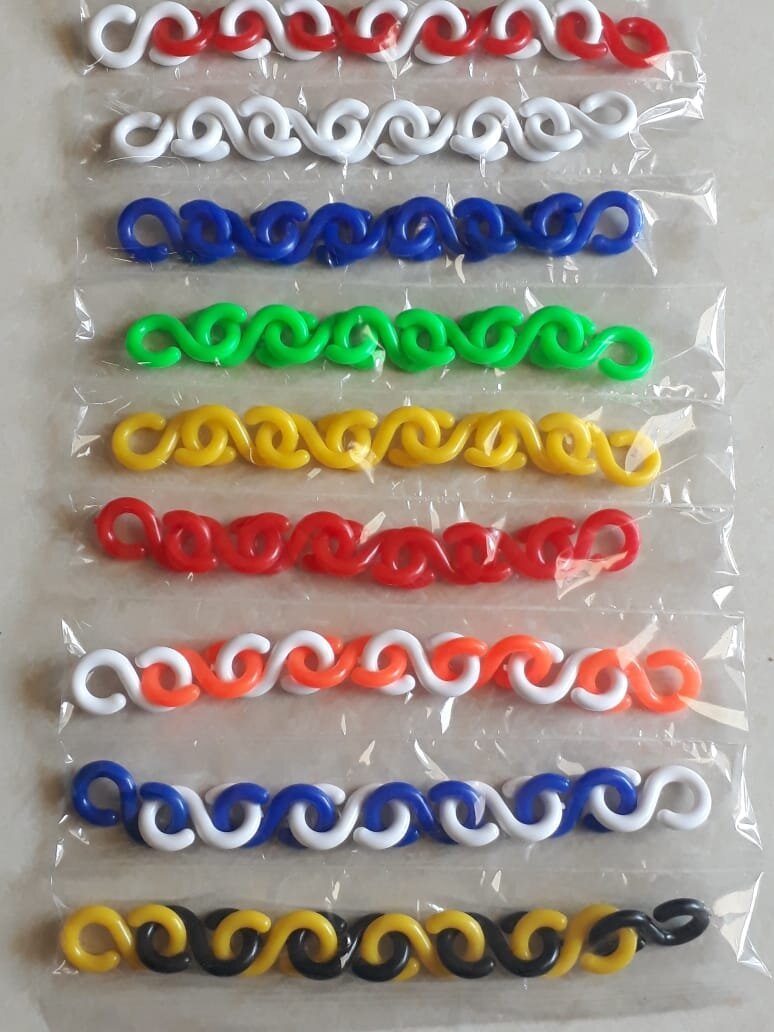 Plastic Chain - 7mm Pvc, Available In Red & White, Yellow, Green, Blue | Ideal For Airports, Theaters, Hotels, Outdoor Use