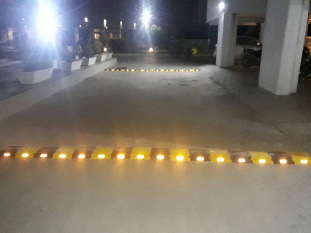 Speed Breaker Plastic Base - Color: Yellow & Black