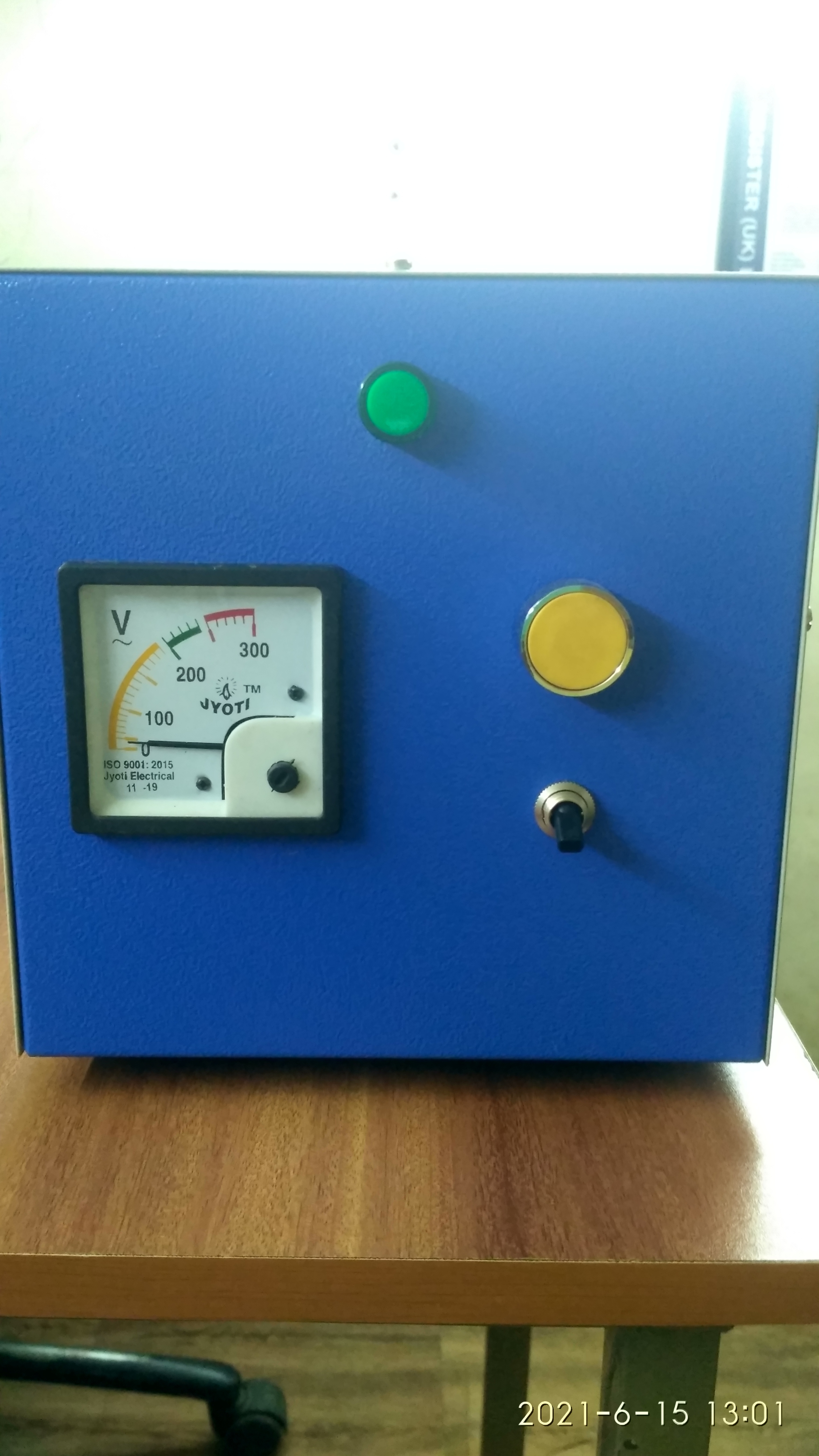 Constant Voltage Transformer. - Coil Material: Iron Core