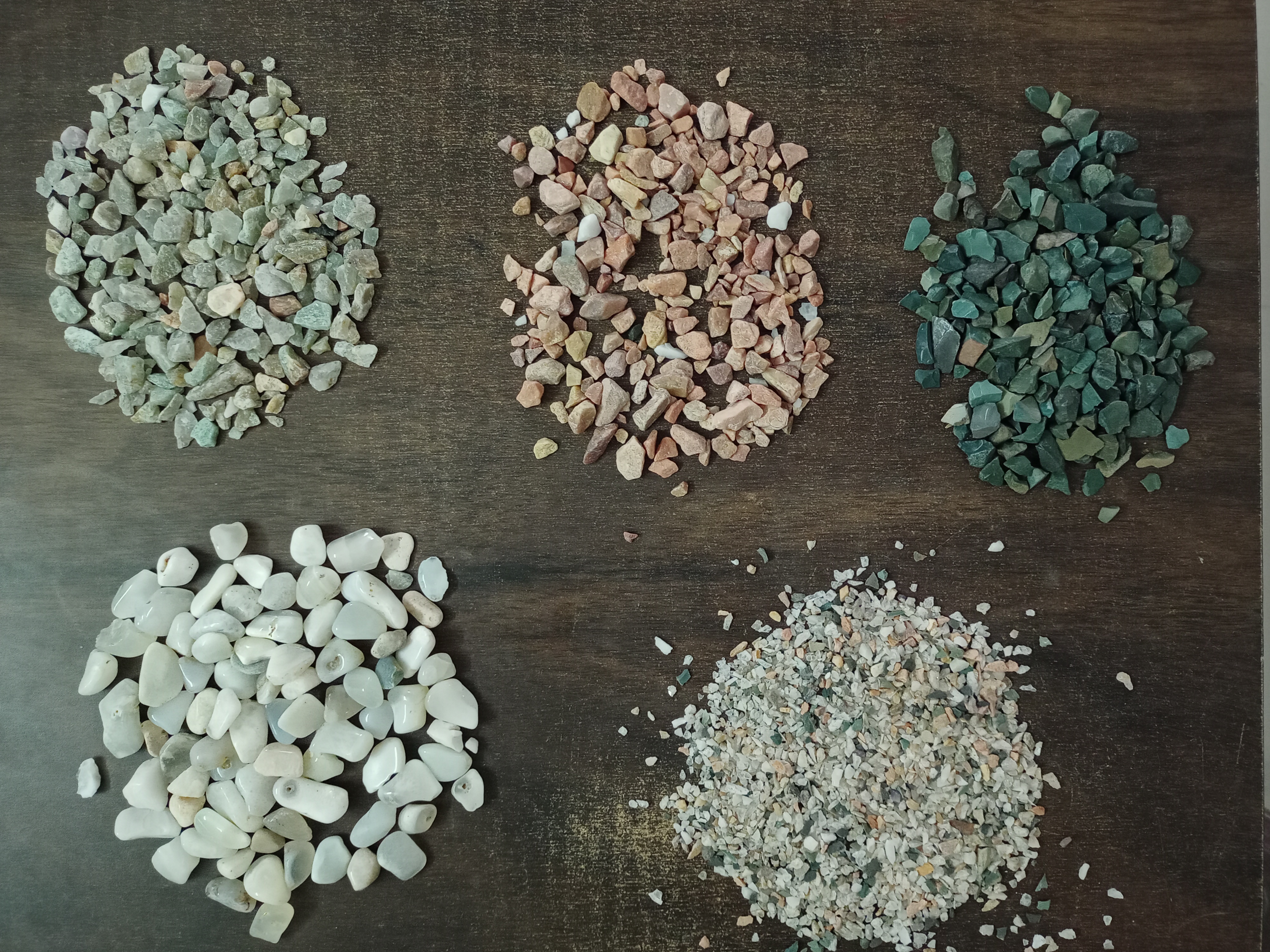 River Stone Crushed And Polished Gravels Solid Surface