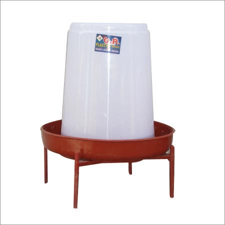 चिक पिलाने की पानी की बॉटल 3 लीटर।